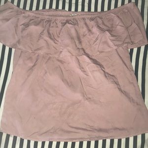 Off the shoulder shirt 🎀